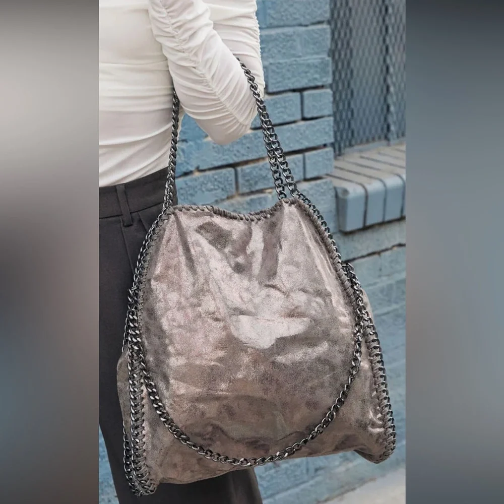 Stylish Metallic Chain-Trimmed Women's Bag - Picture 2 of 7